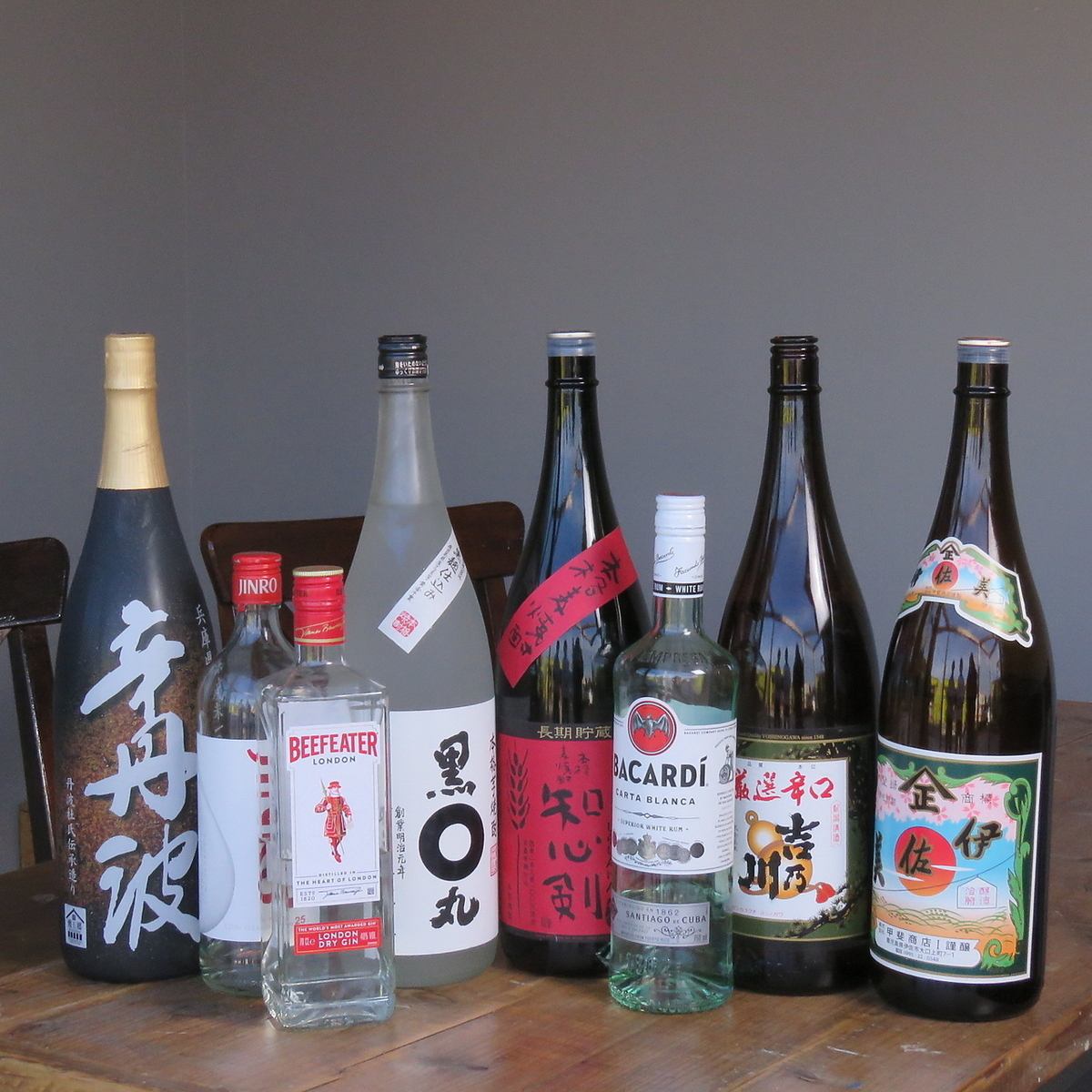 ランチタイムも◎日本酒や焼酎、定番のお酒も取り揃えています