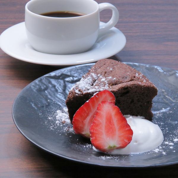 【濃厚な口どけ】北海道産小麦とクーベルチュールチョコの本格ガトーショコラ