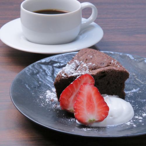 【濃厚な口どけ】北海道産小麦とクーベルチュールチョコの本格ガトーショコラ