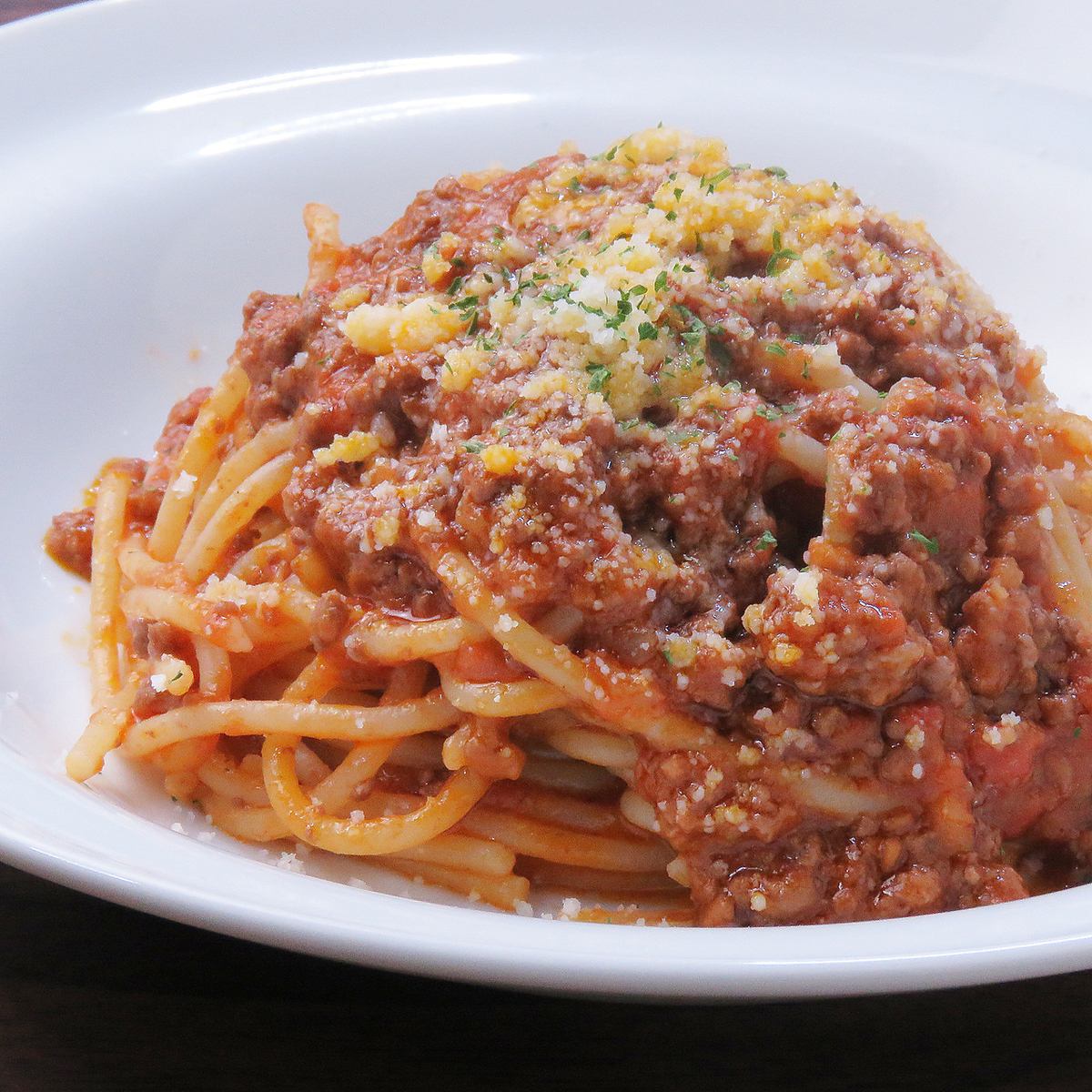 素材にこだわったお料理やデザートをご堪能ください！