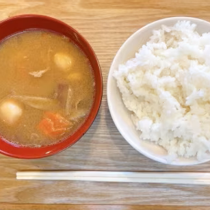 大人気豚汁とご飯の食べ放題付きセットです。
