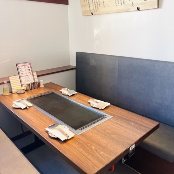 愛知県一宮市に、フランチャイズ店「もんじゃ屋Rikyuはなれ」がオープンしました。テーブルには鉄板を設置。お好み焼きはもとより、もんじゃ焼、鉄板焼きなど、「鉄板を囲んでわいわいと♪焼いて楽しい！食べる時はもっと楽しい！！」