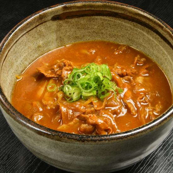 The limited amount of hand-made noodles is superb! Try the popular curry udon noodles.