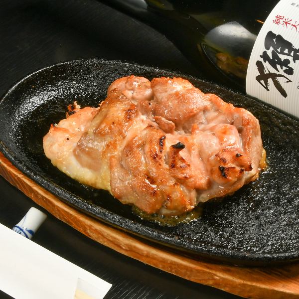 【丹波の地鶏を炭焼き調理】　炭火で焼き上げる塩焼きでご提供！　1100円(税込)～