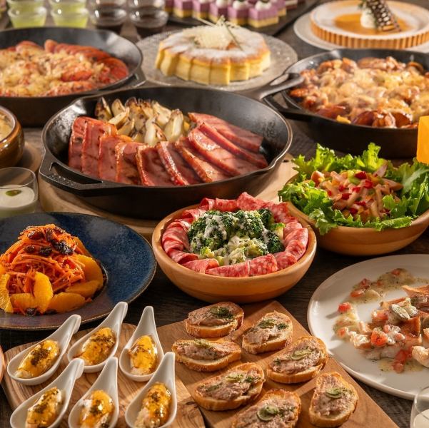 ランチ・ディナーは約80種類のバラエティに富んだメニュー