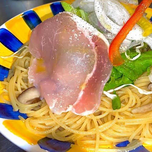 【生ハム✖︎10種野菜のご褒美パスタ】🍝🥬

炭焼きイタリアンAlettaの人気メニュー
『生ハムと10種野菜のオーガニックパスタ』が
大好評✨

みずみずしい旬の野菜たちと、
しっとり旨みたっぷりの生ハムが絶妙にマッチ💚
オーガニックパスタのやさしい味わいが、
カラダにも心にもじんわりしみる一皿です☺️

ちょっと贅沢したい時にぴったりの一皿です💖

#炭焼きイタリアンaletta #オーガニックパスタ #生ハムパスタ #野菜たっぷりランチ #堺筋本町ランチ #ご褒美ごはん #イタリアン好きな人と繋がりたい #船場センタービル3号館