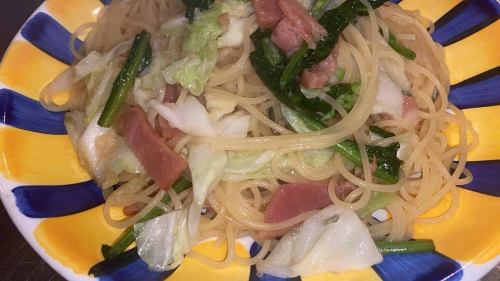 .
皆様こんにちは🌞
炭焼きイタリアンAlettaです💕

本日のパスタをご紹介いたします👩‍🍳🤍
「ベーコンとほうれん草、キャベツのペペロンチーノ」
です🍝🌟

お野菜の沢山入ったパスタは絶品💖
パスタランチは大人気です✨

是非ご来店の際はお召し上がりください😍

本日も沢山のご来店お待ちしております☺️🇮🇹💕

#大阪のランチ
#大阪のワイン
#大阪海老料理
#大阪海老
#大阪海老フライ
#大阪海老専門店
#堺筋本町 
#堺筋本町グルメ 
#堺筋本町ディナー 
#堺筋本町ランチ 
#堺筋本町飲み 
#堺筋本町イタリアン 
#堺筋本町レストラン 
#堺筋本町居酒屋 
#堺筋本町パスタ 
#堺筋本町駅 
#堺筋本町駅すぐ 
#炭焼きイタリアン 
#炭焼きイタリアンaletta 
#大阪グルメ 
#大阪ランチ 
#大阪イタリアン 
#大阪ディナー 
#カジュアルイタリアン 
#イタリアン
