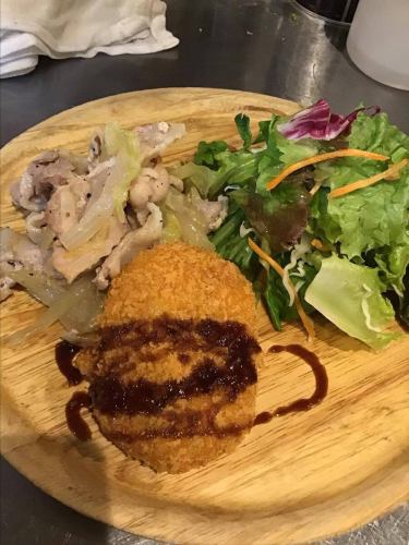 大家好♪
Aletta是一家炭烤義大利餐廳！
這次的菜色是「鹹豬肉炒南瓜炸丸子」！
此商品是我們午餐時間每日特價午餐的一部分！
我們還提供各種其他午餐和晚餐菜單，因此如果您在該地區，請隨時光臨！
我們全體員工期待您的光臨！
#堺筋本町午餐 #堺筋本町美食 #堺筋本町 #塹筋本町晚餐 #CharcoalgrilledItalian #Charcoalgrilled #Osakalunch #Osaunchunchtour #Osakagourmet #Osakadinner #OsakaItalian #Osaunchtour #Osakagourmet #Osakadinner #OsakaItalian #Osaskalunchtour #Osakagourmet #Osakadinner #OsakaItalian #OsasnadItiandianskalgourmet