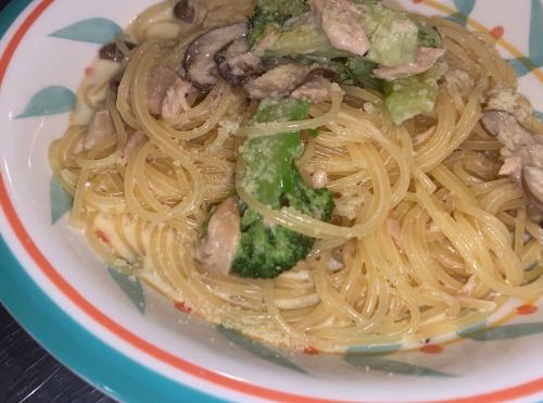 Good evening🌛
Charcoal grilled Italian restaurant Aletta 🇮🇹💖

The dish in the photo is 【Tuna, Broccoli and Mushroom Cream Pasta】🍝

Please give it a try✨