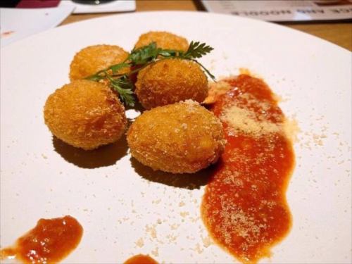 こんにちは🌞
炭火焼きイタリアンAlettaです💕

本日ご紹介致しますメニューは『プチクリームコロッケ』です💖

ぜひご来店くださいませ🙌🏼✨

#大阪
#大阪ランチ
#大阪ディナー
#大阪イタリアン
#大阪レストラン
#堺筋本町
#堺筋本町ランチ
#堺筋本町ディナー
#堺筋本町レストラン
#堺筋本町イタリアン
#海老料理専門店