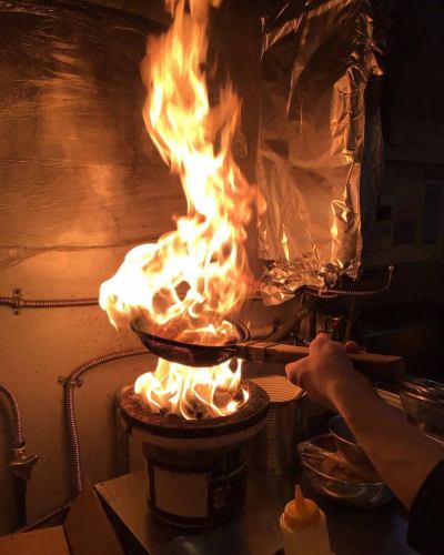 大家好♪
炭烤意大利餐厅 Aletta 🍝
今天我们要介绍的菜品是“奇兰鸡肉什锦”☺️
采用我们特制的炭火烤制！
我们还有其他各种各样的菜肴可供选择，希望您能来光临！
我们全体员工都期待您的光临☺️
#大阪午餐
#大阪葡萄酒
#大阪虾料理
#大阪虾
#大阪炸虾
大阪虾专卖店
堺筋本町
堺筋本町美食
堺筋本町 晚餐
堺筋本町 午餐
堺筋本町饮酒
堺筋本町 意大利菜
堺筋本町餐厅
堺筋本町居酒屋
堺筋本町意大利面
堺筋本町站
紧邻堺筋本町站
炭烤意大利
炭烤意大利阿莱塔
大阪美食
大阪午餐
大阪意大利
大阪晚餐
休闲意大利菜
意大利语