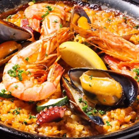 Seafood paella (clams, mussels, shrimp) for 2 people or more