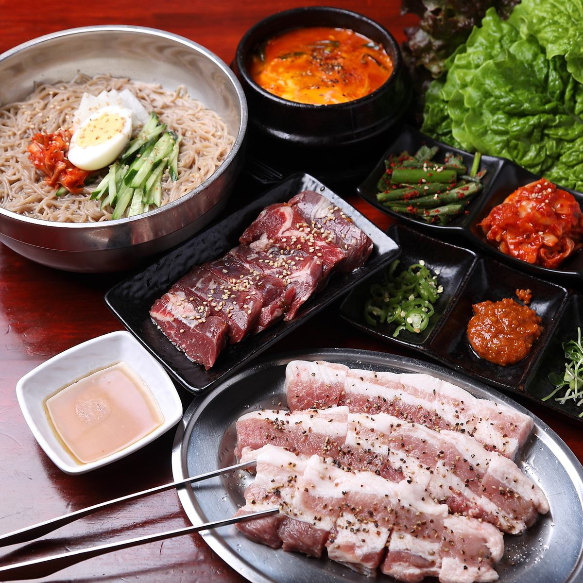 贅沢ホルモンと絶品お肉を堪能!コスパ最強のご褒美コースです。