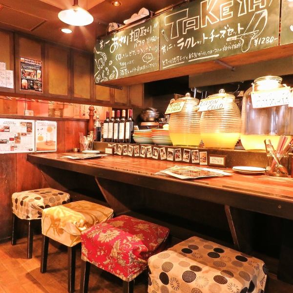 TAKEYA's proud open kitchen! One person is also welcome! It is also recommended to enjoy while talking with the cheerful staff, the store manager and regulars ♪ By all means for a little drink after work or a drinking party with friends Please use ◎