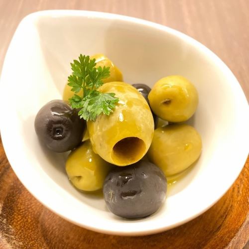 3 kinds of Spanish olives