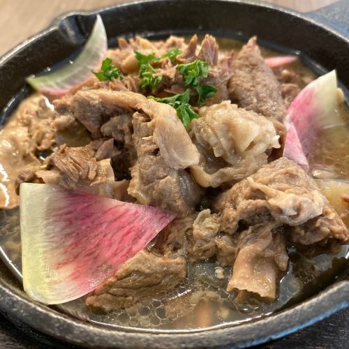 Stewed beef tendon and red core radish