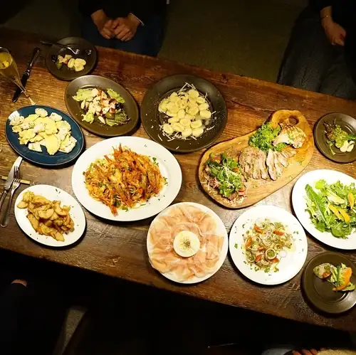 [For Dinner] Perfect for celebrations and girls' nights out! We offer party courses and various other courses that are great for sharing.