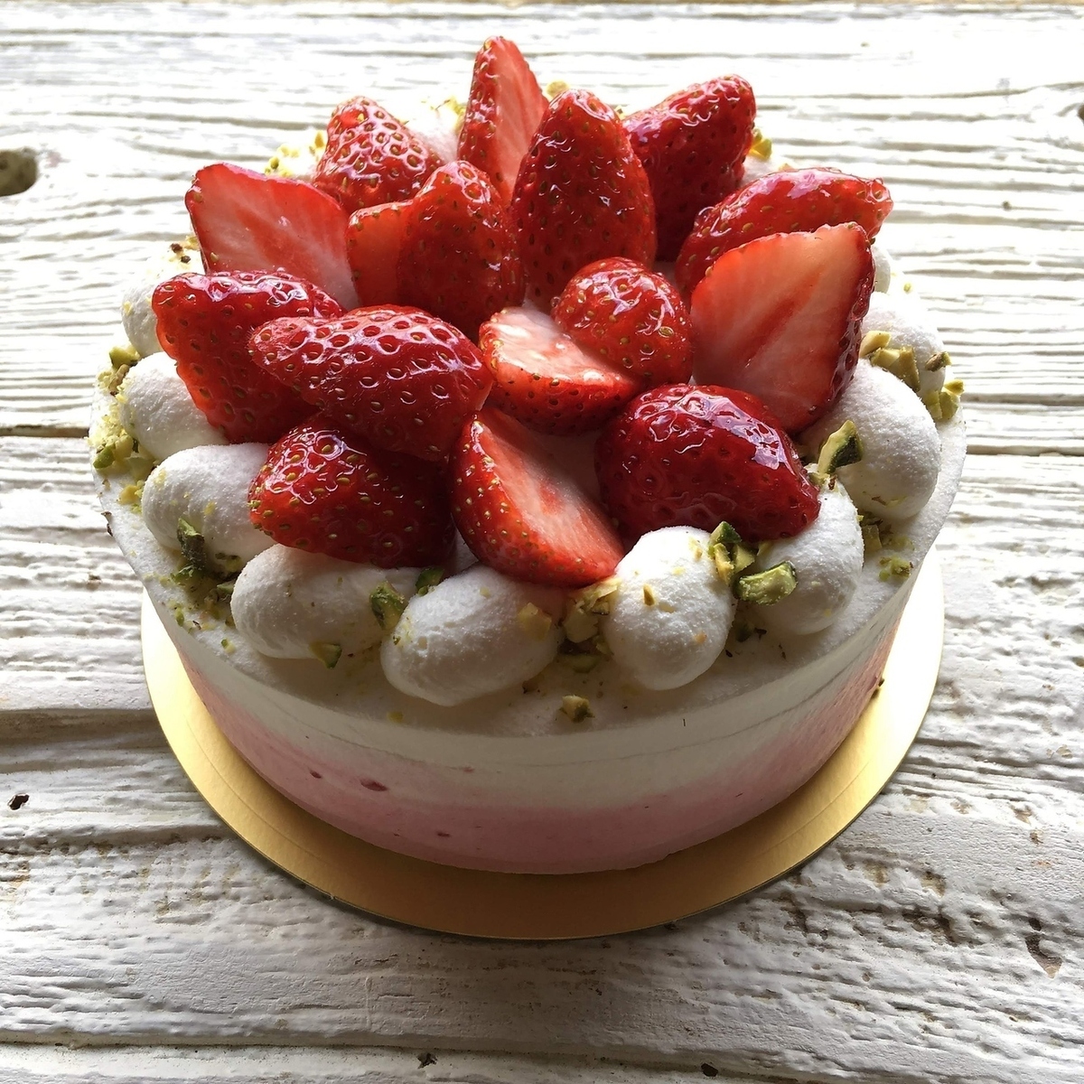 特注ケーキやメッセージプレートをご用意しております。