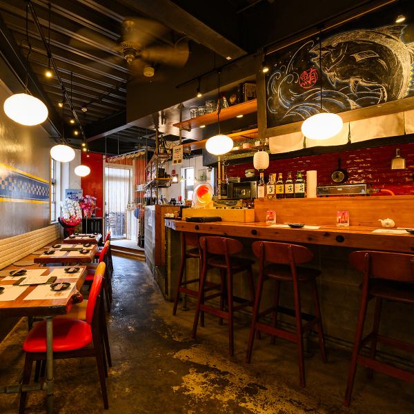 鮮魚を新たなスタイルで味わう、新感覚の海鮮居酒屋！落ち着いた雰囲気の店内は、デートにもぴったり♪アメリカンヴィレッジからも徒歩圏内で、観光の方にもおすすめです◎