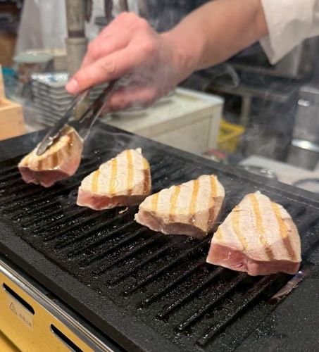 お刺身で食べられるお魚をレア焼きで食べる！