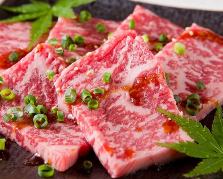 [Kyushu's specially selected Japanese black beef] Assorted top selection (2 to 3 servings)