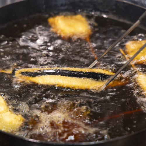 鉄板鍋で揚げる串かつ！
