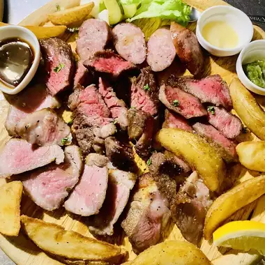 【平日３H飲放題★金土祝前日は２H】大人気！厳選お肉３種盛りコース４８００円（税込）