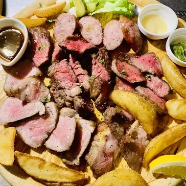 【平日３H飲放題★金土祝前日は２H】大人気！厳選お肉３種盛りコース４８００円（税込）