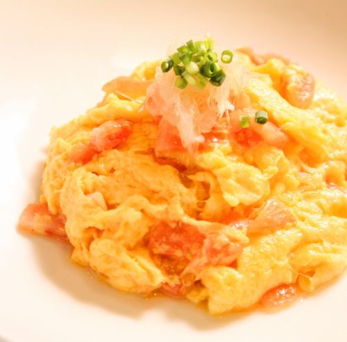 Super fluffy egg with shark fin and tomato