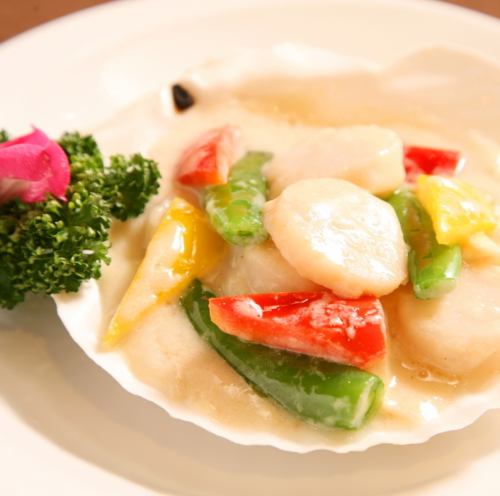 Stir-fried scallops with sesame seeds