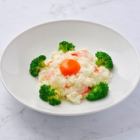 ズワイ蟹の卵白炒め卵黄ソース