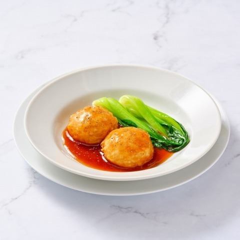 蒸炸猪肉大福饼配美味酱油