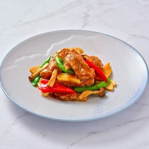 蚝油炒国产牛肉和时令蔬菜