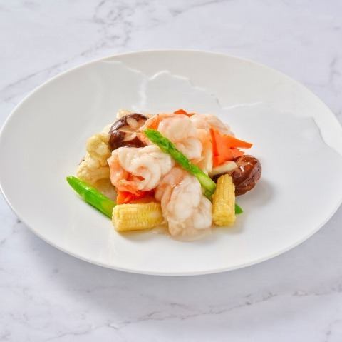 盐煸大虾配时令蔬菜