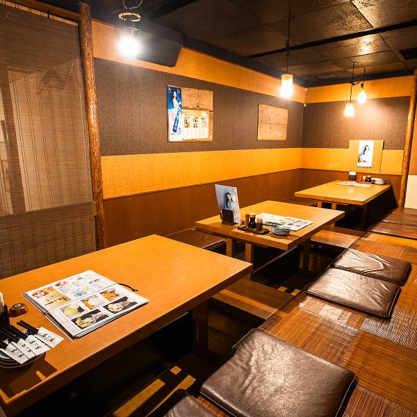 We can accommodate a wide range of people! If you remove the partition, you can quickly transform it into a group setting. Enjoy our signature food and drinks in a calm space.