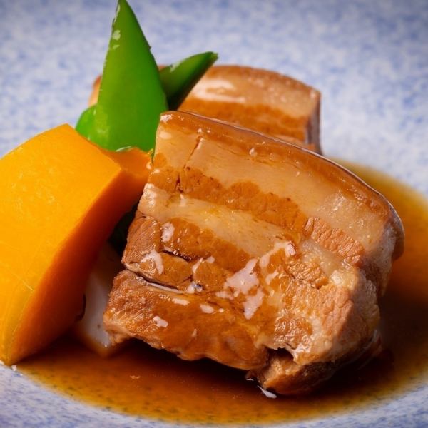 石垣牛の炭火焼きや瞬間しゃぶしゃぶユッケなど、ここでしか味わえない自慢の逸品料理！