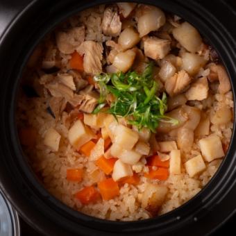 A luxurious course that includes all-you-can-drink, including Agu pork shabu-shabu, charcoal-grilled Ishigaki beef, and seasonal earthenware pot dishes.