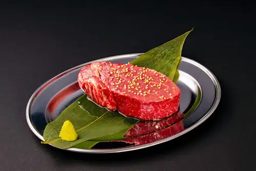 当店名物!裂けるヘレステーキ100g