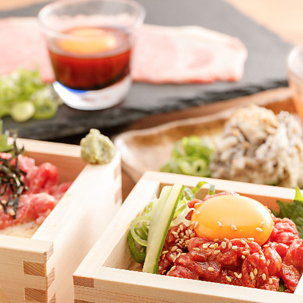 맛있는 고기와 즐거운 공간을 제공 【식신방】에 꼭 와 주세요