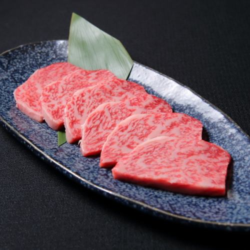 鮮度抜群の国産牛のみを使用した【むてき苑】のお肉