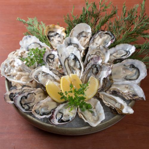 その時期一番美味しい「生牡蠣」を盛り合わせで♪