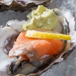 牡蠣とスモークサーモン＆アボカドレモン