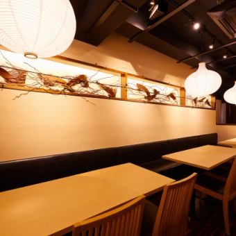 It's only a 3-minute walk from Gotanda Station, making it the perfect place for a drink after work. The interior of the restaurant is designed in a purely Japanese style with an abundance of bamboo and wood.