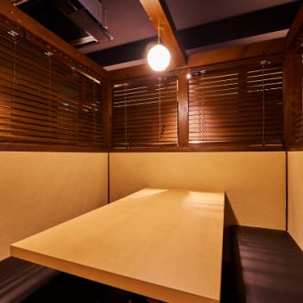 There are tatami-matted private rooms with a calm atmosphere!
