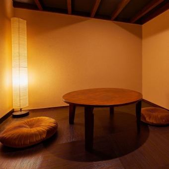 【2～4名様テーブル席】快適な広々とした個室席を完備！プライベート空間なのでお隣を気にせず、仲間や友人とワイワイ飲み会をお楽しみいただけます◎女子会やデートなど様々なシーンで大活躍です！