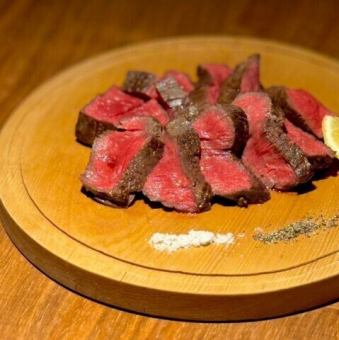 本日の厳選和牛ロースト 300g （ハーフサイズあります）