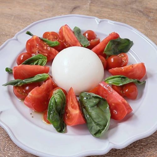 トマトとブラッターチーズのカプレーゼ