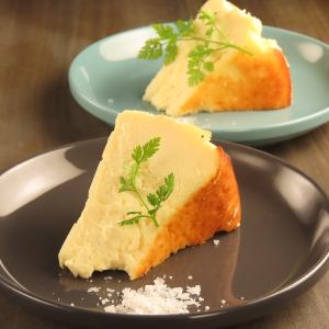 浓郁入口即化的巴斯克芝士蛋糕