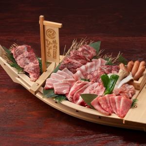 [A mountain of meat! A 1kg boat-shaped platter that will satisfy both your stomach and your heart!] Boat-shaped platter (1kg)