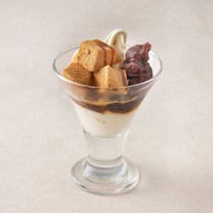 <Hibiki Sweets Shop: Japanese Parfait> Kinako Warabimochi Soft Serve [Made with 100% roasted Kyoto Kinako made from domestic soybeans]